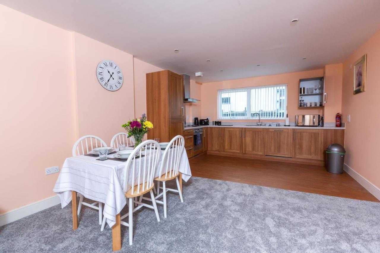 Meridian Bay Apartment Суонзи Екстериор снимка