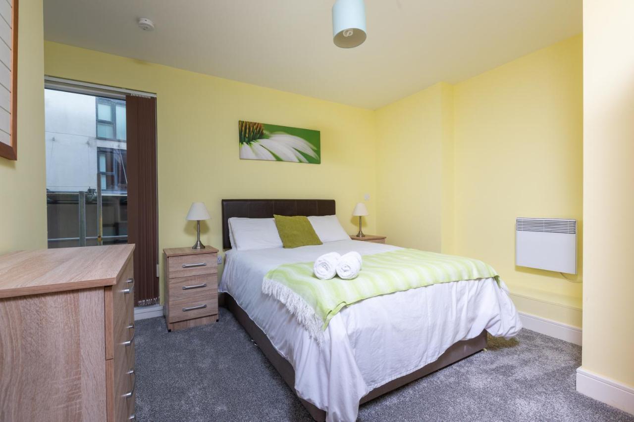 Meridian Bay Apartment Суонзи Екстериор снимка