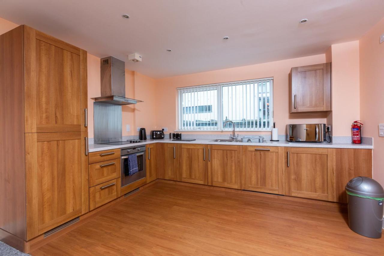 Meridian Bay Apartment Суонзи Екстериор снимка