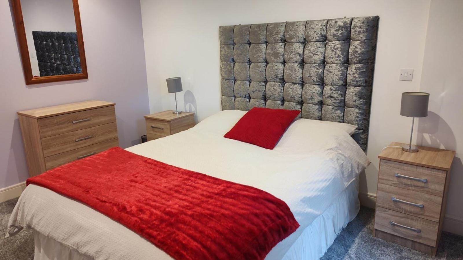 Meridian Bay Apartment Суонзи Екстериор снимка