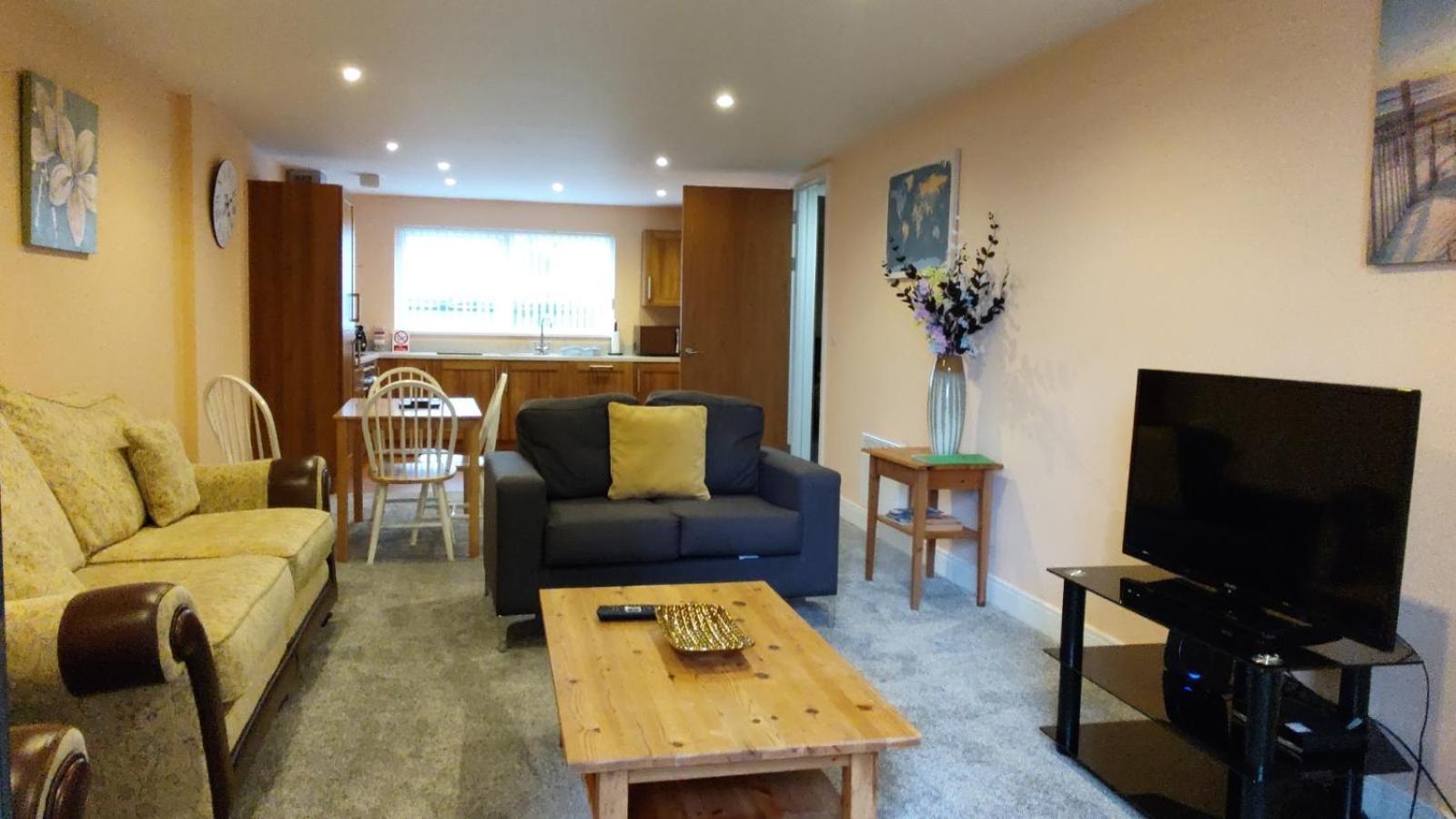 Meridian Bay Apartment Суонзи Екстериор снимка